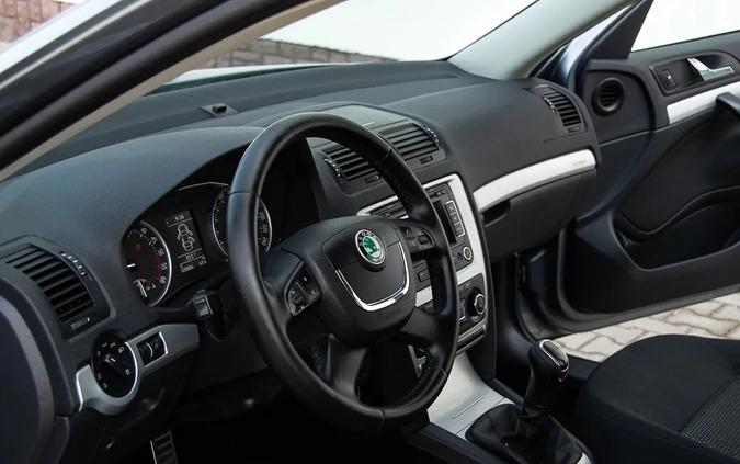 Skoda Octavia cena 29900 przebieg: 318000, rok produkcji 2012 z Kłodawa małe 562
